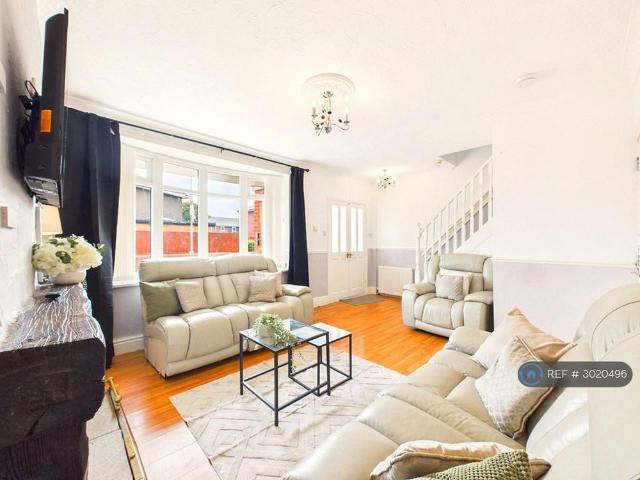 4 bedroom semi detached house to rent