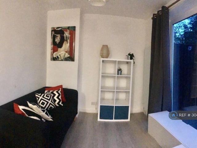 4 bedroom semi detached house to rent