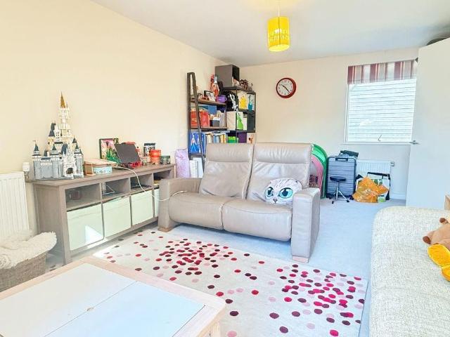4 bedroom semi detached house to rent
