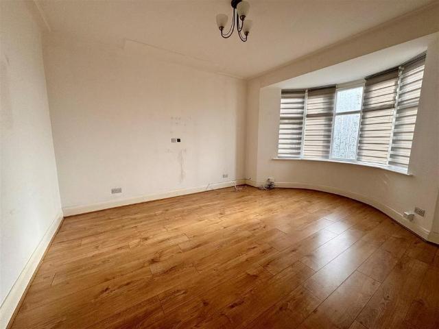 4 bedroom semi detached house to rent