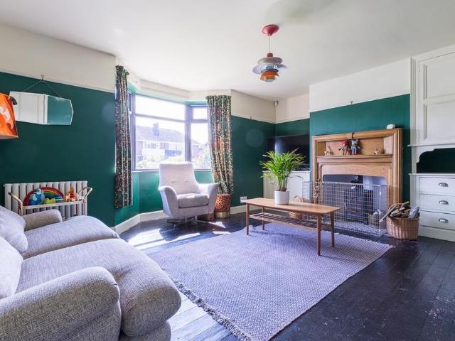 4 bedroom semi detached house to rent