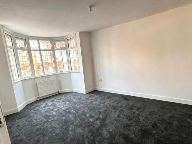 4 bedroom semi detached house to rent