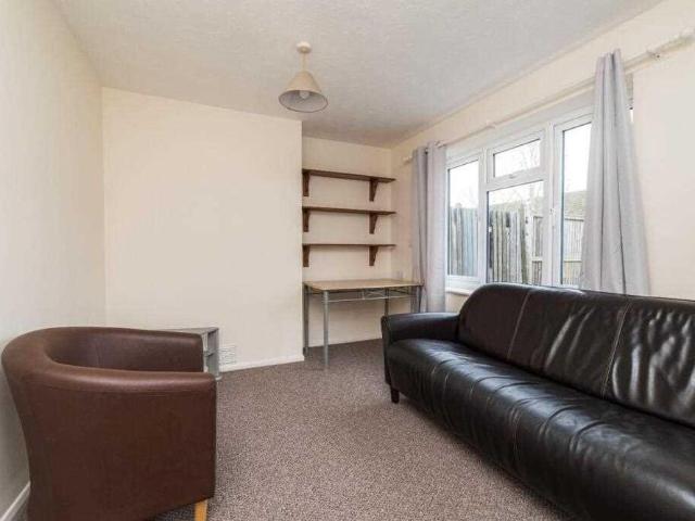 4 bedroom semi detached house to rent