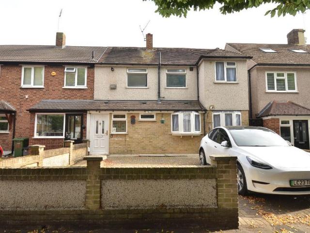 4 bedroom semi detached house to rent