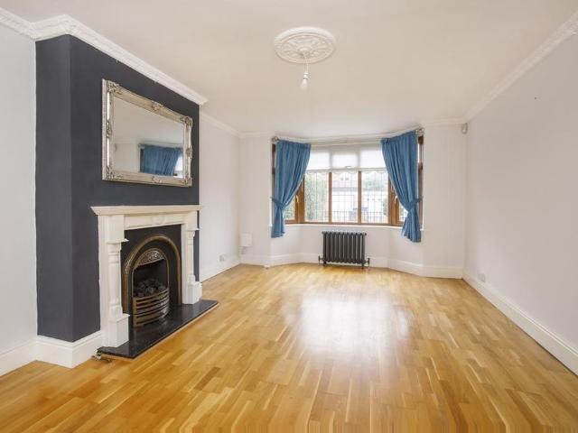 4 bedroom semi detached house to rent