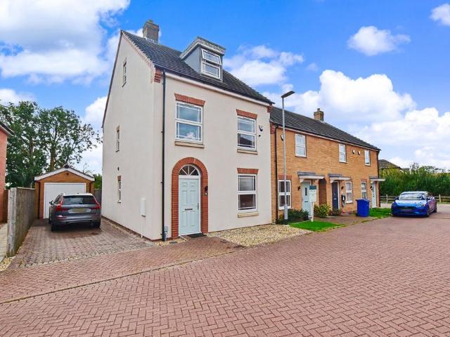 4 bedroom semi detached house for sale