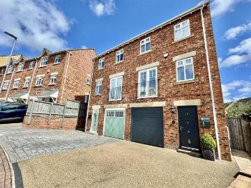4 bedroom semi detached house for sale