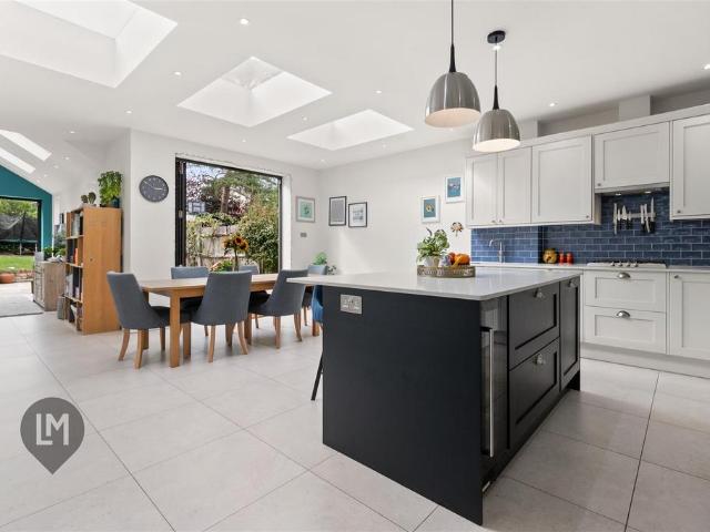4 bedroom semi detached house for sale