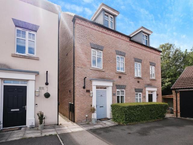 4 bedroom semi detached house for sale