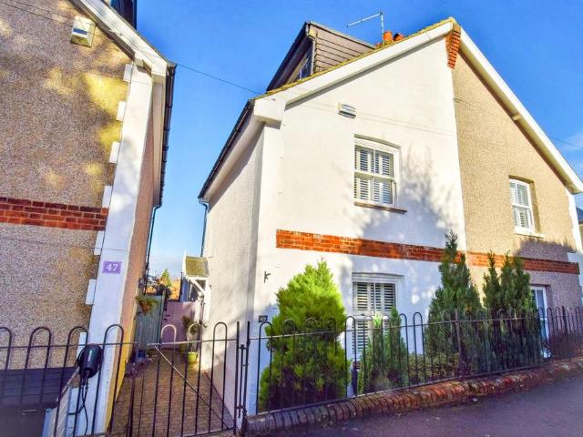 4 bedroom semi detached house for sale
