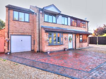 5 bedroom semi detached house for sale