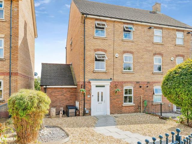 4 bedroom semi detached house for sale
