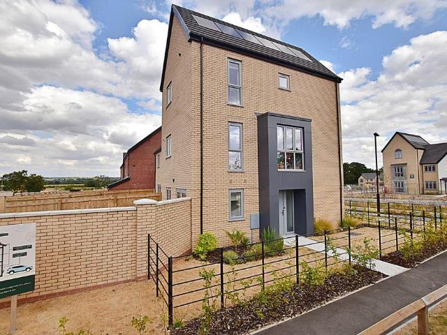 4 bedroom semi detached house for sale