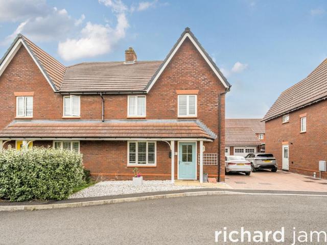 4 bedroom semi detached house for sale