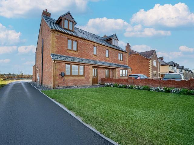 4 bedroom semi detached house for sale