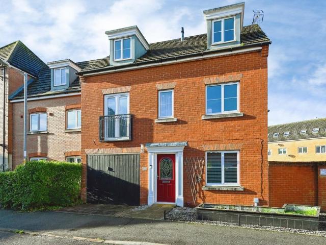 4 bedroom semi detached house for sale