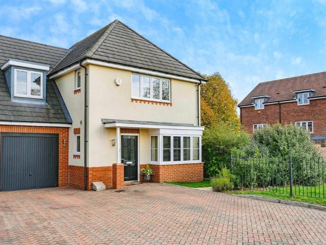 4 bedroom semi detached house for sale