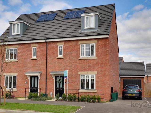 4 bedroom semi detached house for sale
