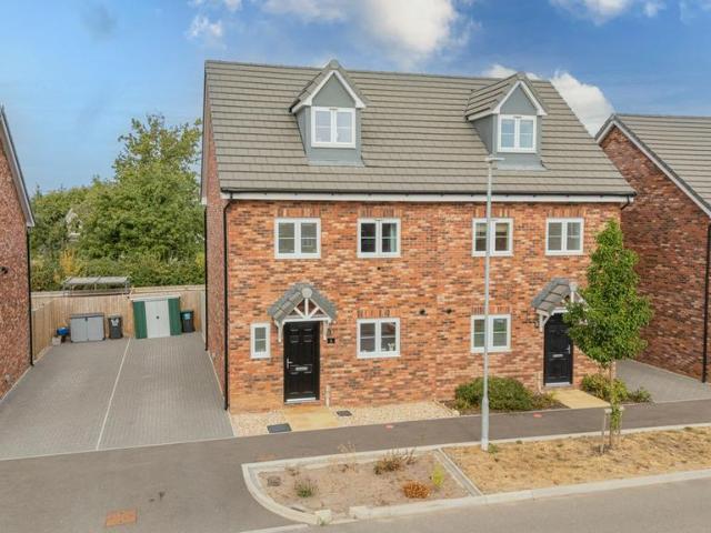4 bedroom semi detached house for sale