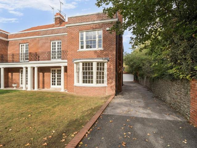 4 bedroom semi detached house for sale