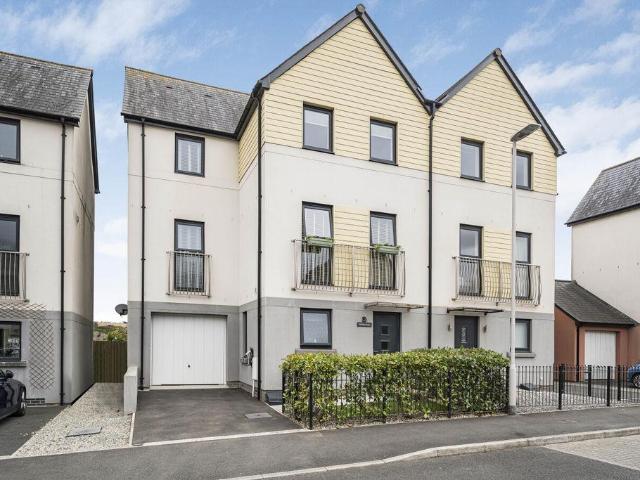 4 bedroom semi detached house for sale