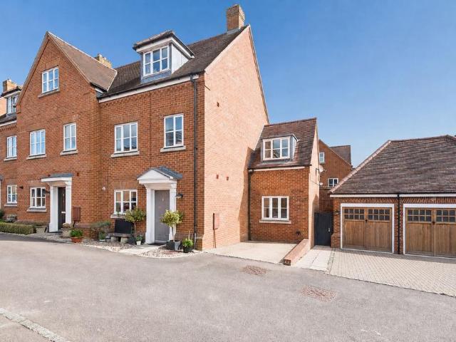 4 bedroom end of terrace house for sale