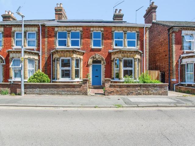4 bedroom semi detached house for sale