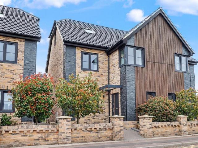 4 bedroom semi detached house for sale