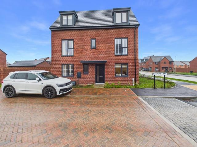 4 bedroom semi detached house for sale