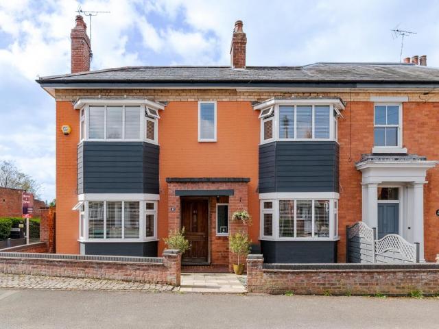4 bedroom semi detached house for sale