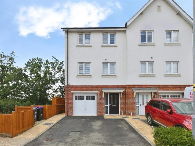 4 bedroom semi detached house for sale