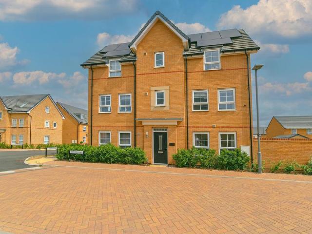 4 bedroom semi detached house for sale