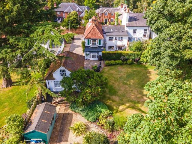 4 bedroom semi detached house for sale