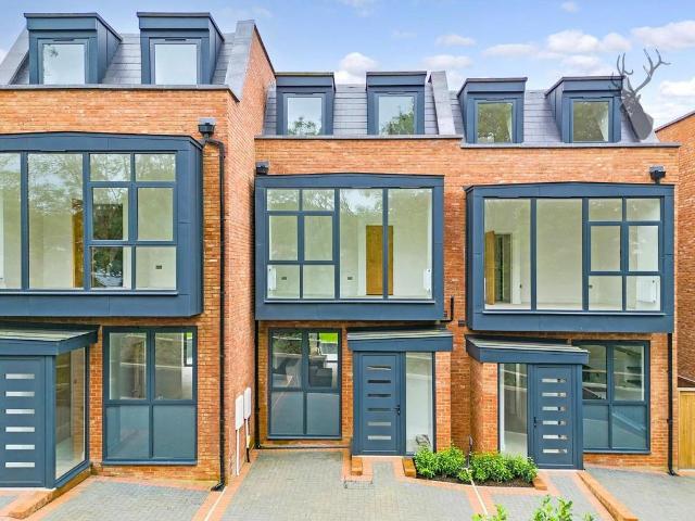 4 bedroom semi detached house for sale