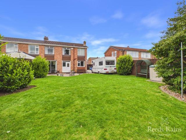 4 bedroom semi detached house for sale