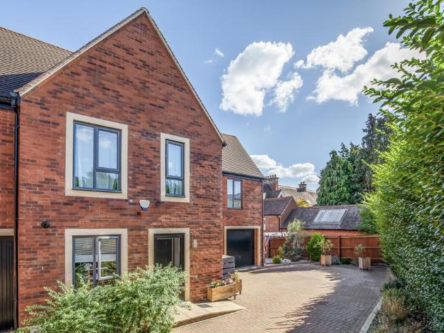 4 bedroom semi detached house for sale