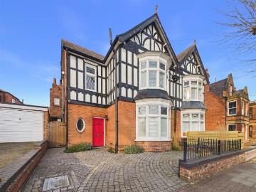 4 bedroom semi detached house for sale