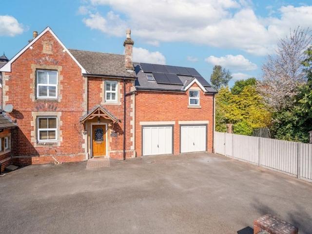 4 bedroom semi detached house for sale