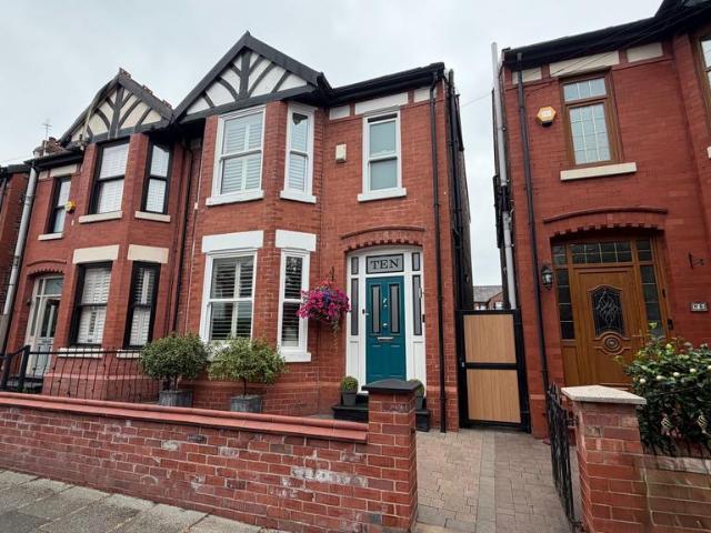 4 bedroom semi detached house for sale