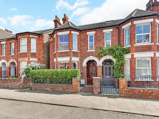 4 bedroom semi detached house for sale