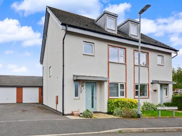 4 bedroom semi detached house for sale