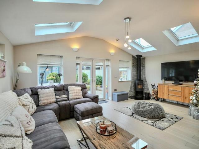 4 bedroom semi detached house for sale
