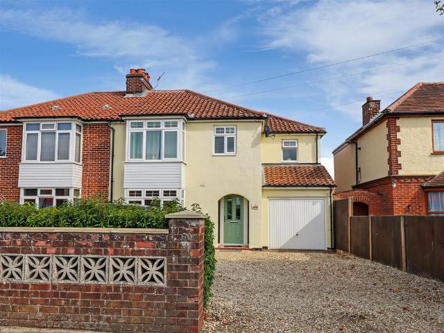 4 bedroom semi detached house for sale