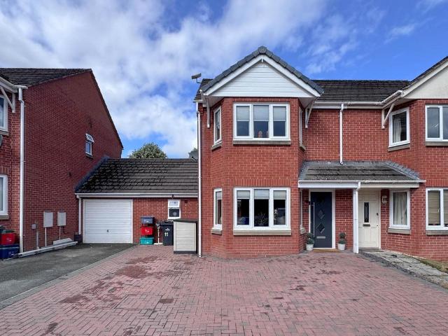 4 bedroom semi detached house for sale