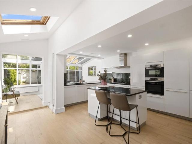 4 bedroom semi detached house for sale
