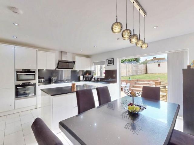 4 bedroom semi detached house for sale