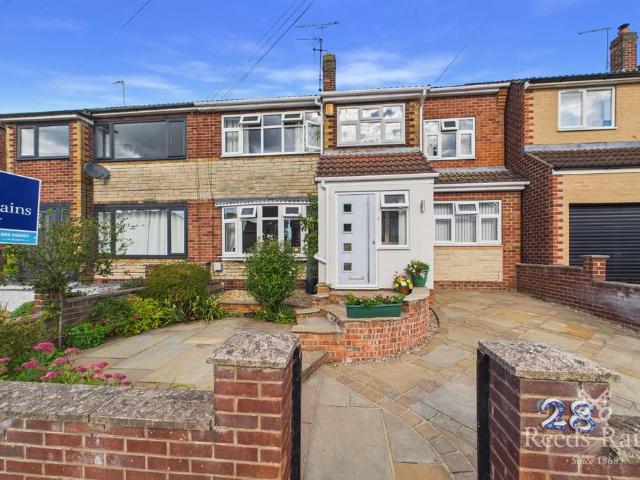 4 bedroom semi detached house for sale