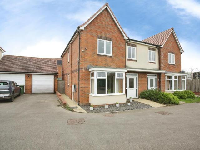 4 bedroom semi detached house for sale