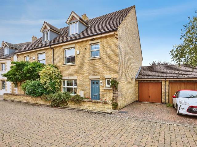 4 bedroom semi detached house for sale
