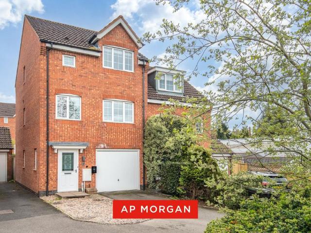 4 bedroom semi detached house for sale